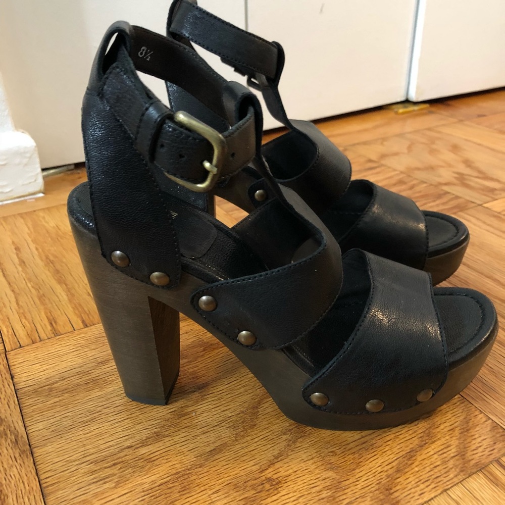 Apron Gladiator Stuart Weitzman Platform Sandal